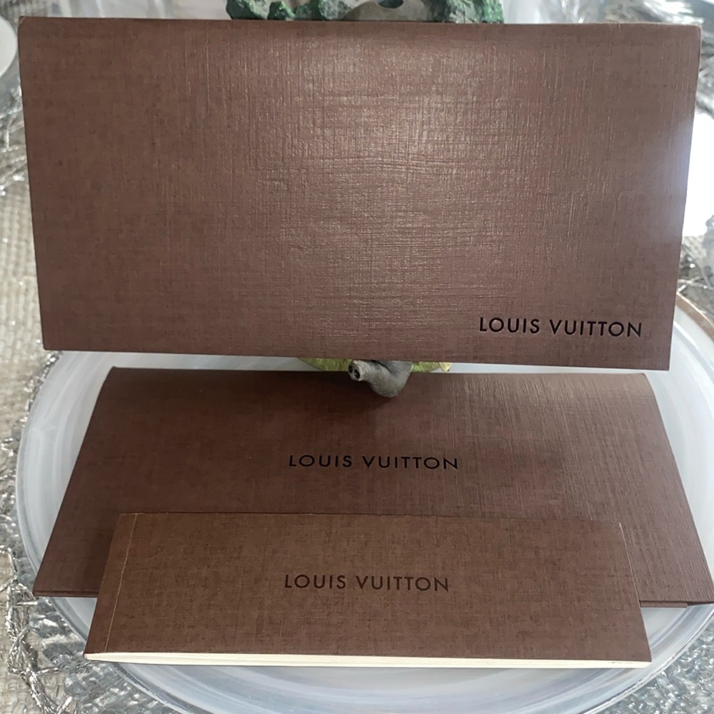LOUIS VUITTON Stationary!